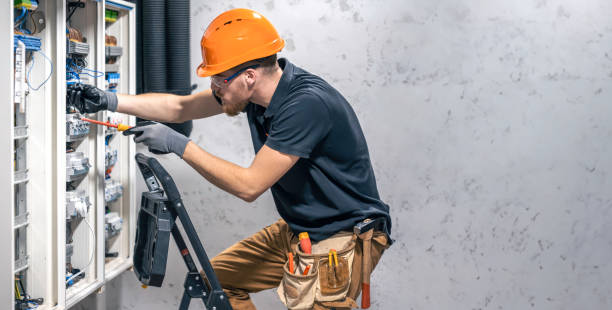 Best Local Electrician Companies  in Wellston, MO